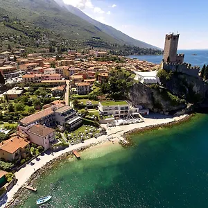 4* Otel Castello Front